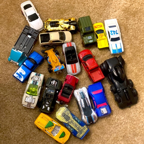 Bag of Hot Wheel Cars #5 - Picture 2 of 3